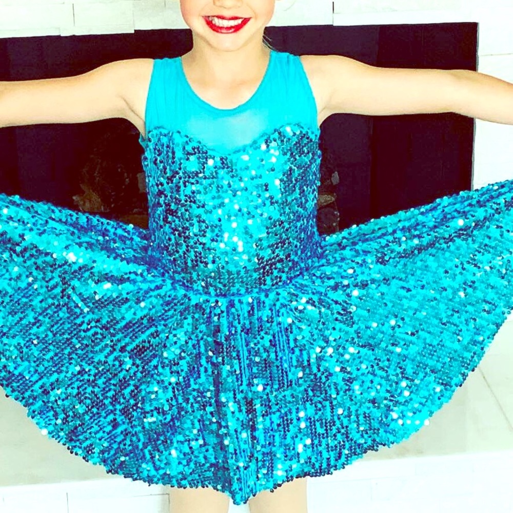 Blue sequence dress with big blue bow for hair